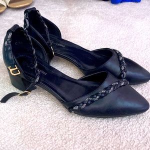 Women’s low heel black sandals